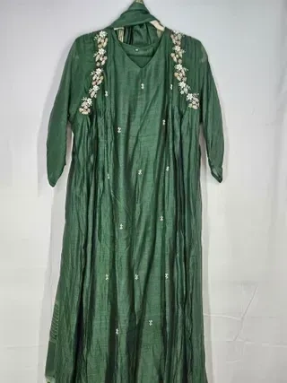 Soft beige mul Chanderi silk suit set with long sleeves, delicate hand embroidery, and matching handwoven dupatta, ideal for weddings.